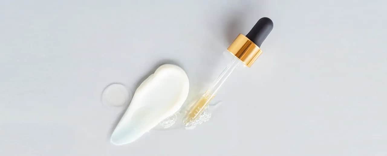 Czym się różni serum od kremu? Kluczowe różnice, które musisz znać