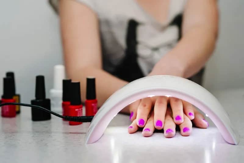 Czym jest manicure żelowy? Poznaj zalety i wady tej metody