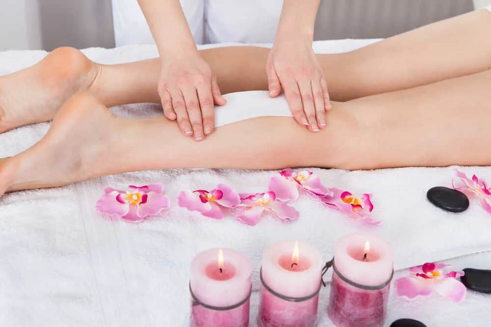 Jak długo utrzymuje się depilacja pach woskiem i co wpływa na efekt?