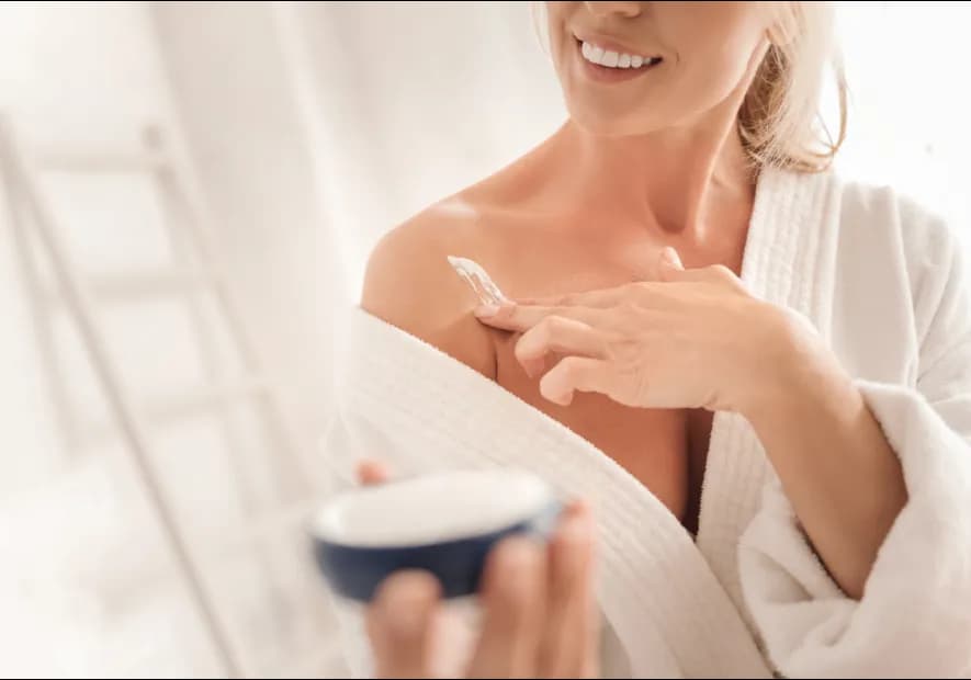 Czym się różni krem od balsamu? Odkryj kluczowe różnice i zastosowania