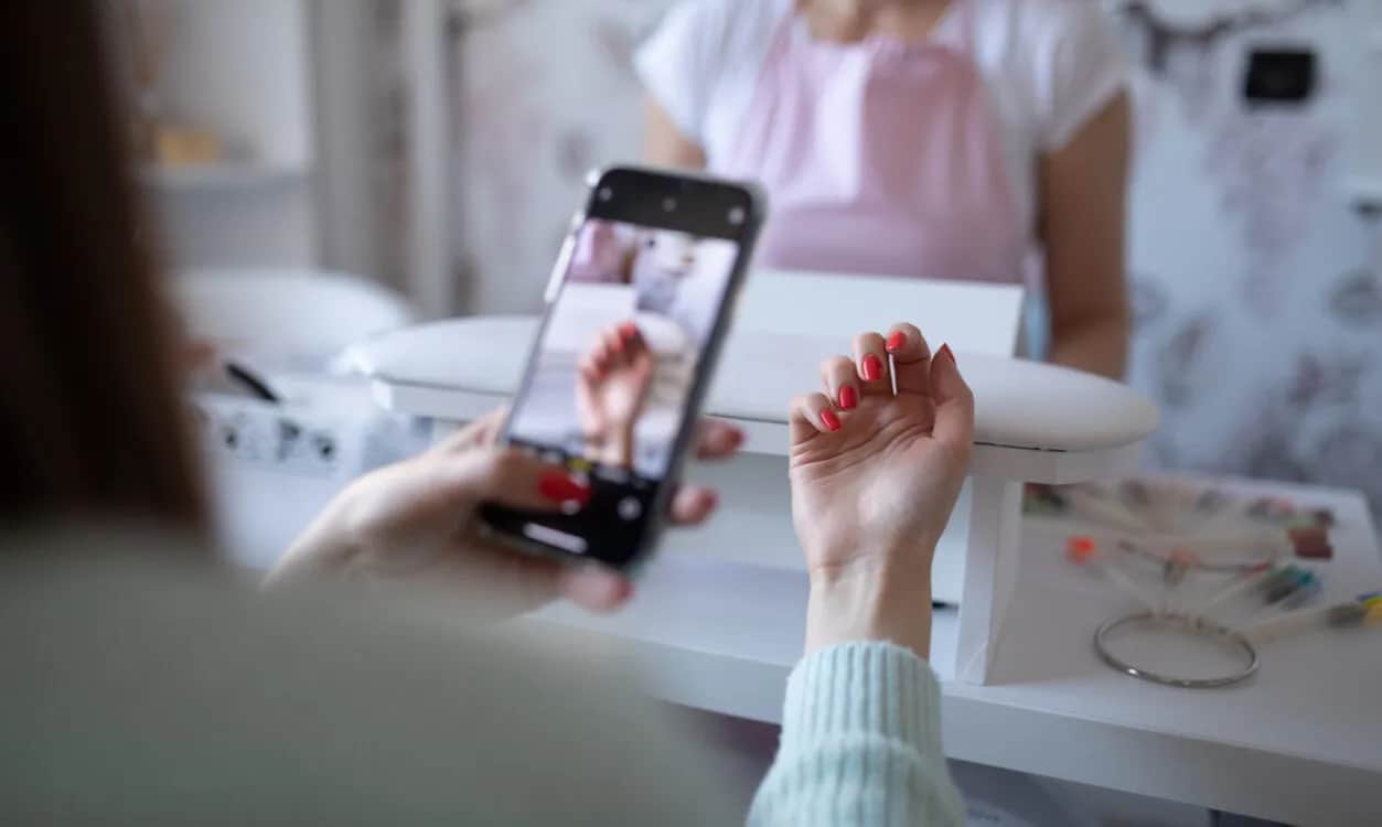 Czy w ciąży można robić paznokcie żelowe? Bezpieczeństwo i ryzyka