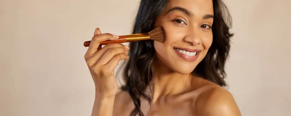 Jaki podkład do cery tłustej? Odkryj najlepsze formuły i składniki