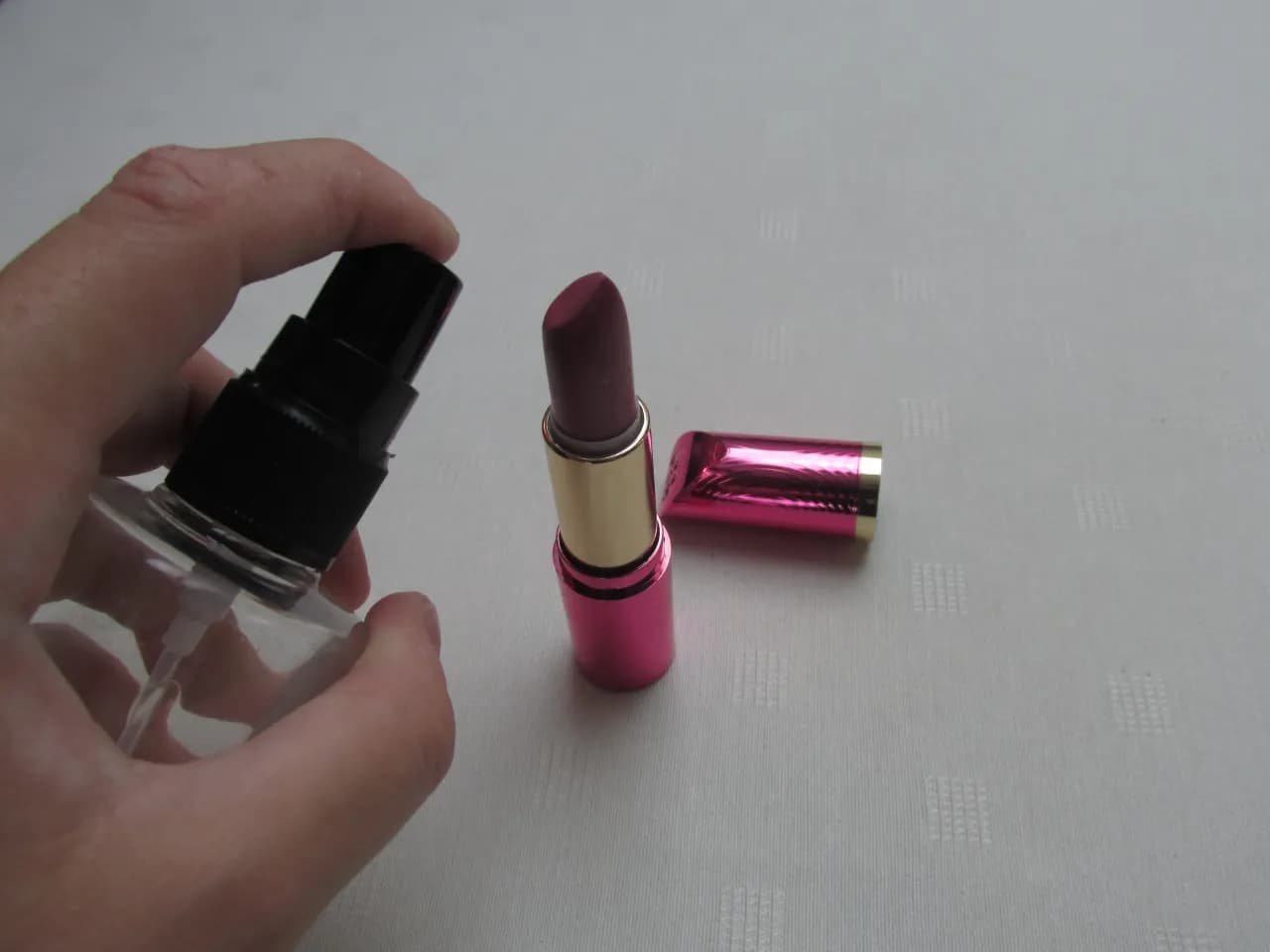 Czym dezynfekować kosmetyki, aby uniknąć bakterii i wirusów?